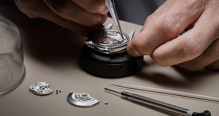 servicing-your-rolex-image-banner-mobile