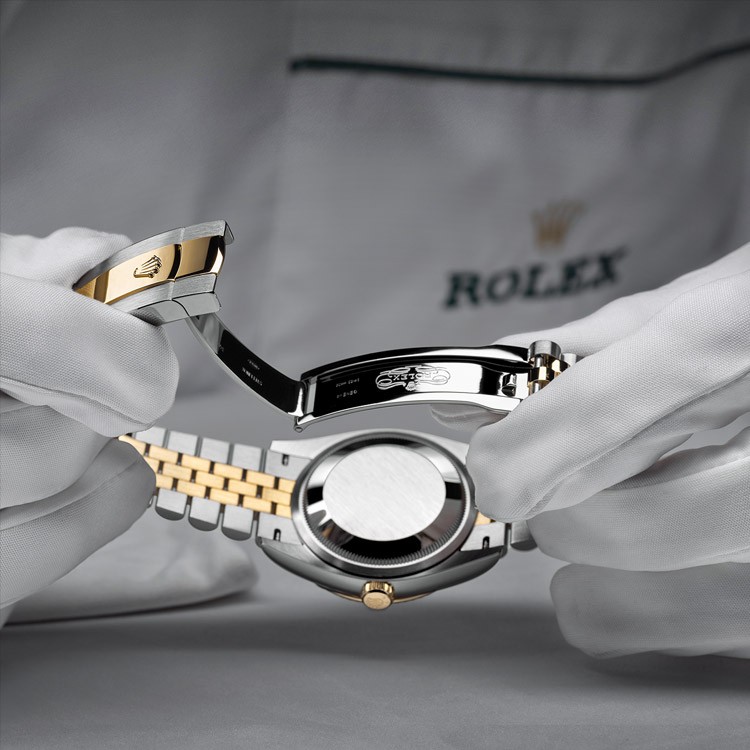 servicing-your-rolex-procedure_portrait-1